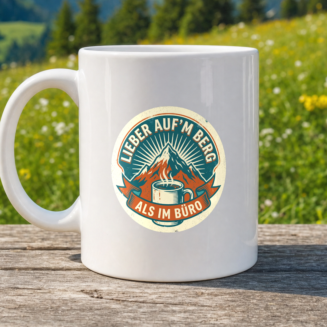 Tasse Lieber auf'm Berg als im Büro von Kraxelgaudi, weiße Keramiktasse beidseitig bedruckt