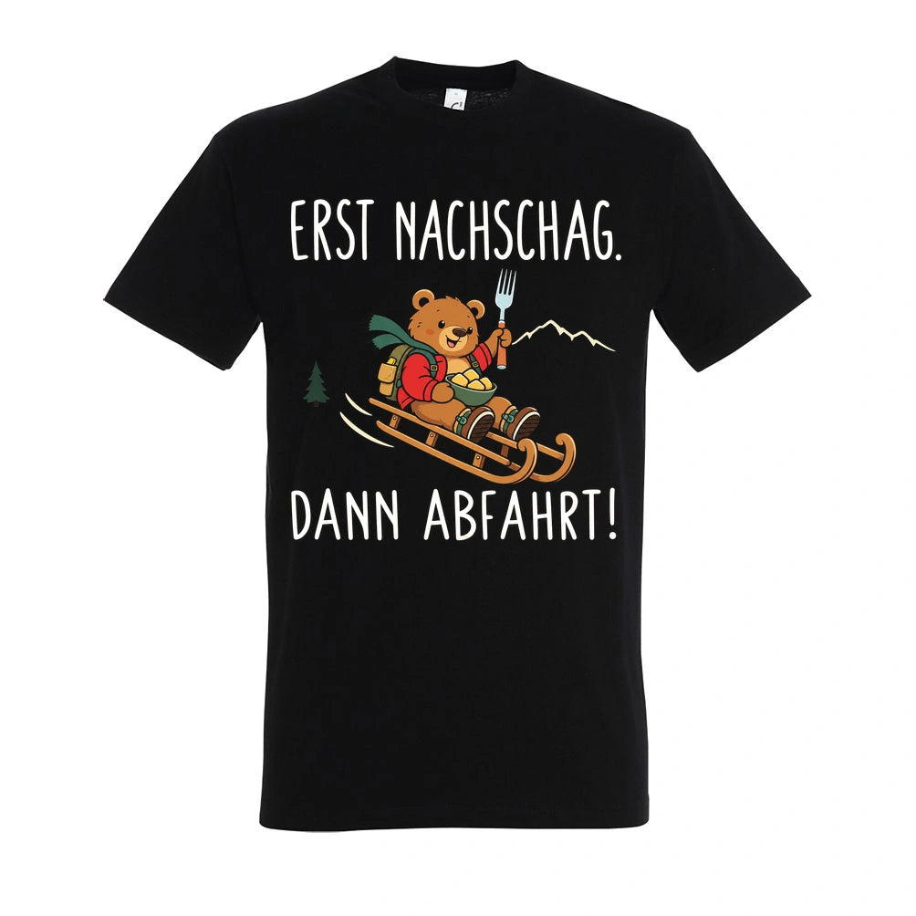 Erst Nachschlag T-Shirt Unisex in Deep Black – Vorderansicht mit mittlerer Brustplatzierung des Kaiserbär-Motivs