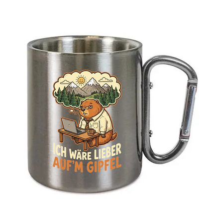 Karabinertasse Ich wäre lieber aufm Gipfel aus Edelstahl mit Karabinergriff vor weißem Hintergrund