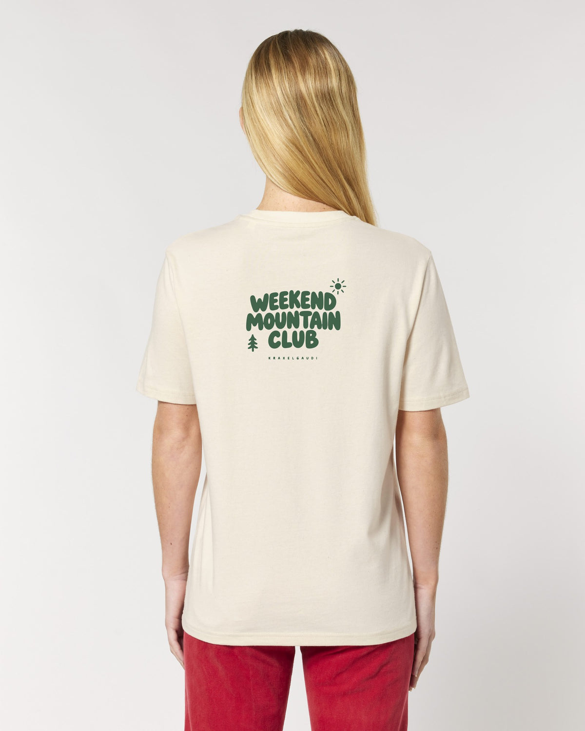 Weekend Mountain Club T-Shirt mit Rückendruck, von hinten getragen