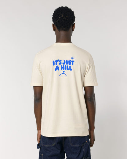 It's Just a Hill T-Shirt mit Rückendruck, von hinten getragen