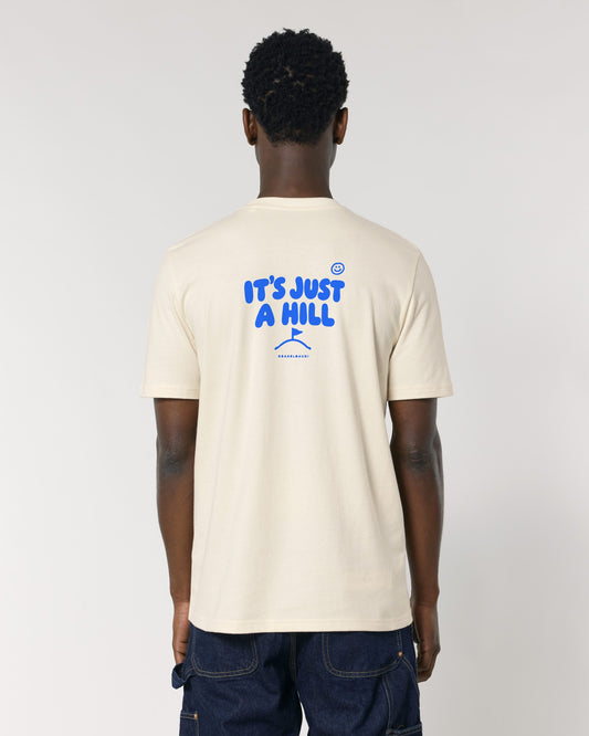 It's Just a Hill T-Shirt mit Rückendruck, von hinten getragen