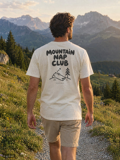 Mountain Nap Club T-Shirt mit Rückendruck, unterwegs in den Bergen