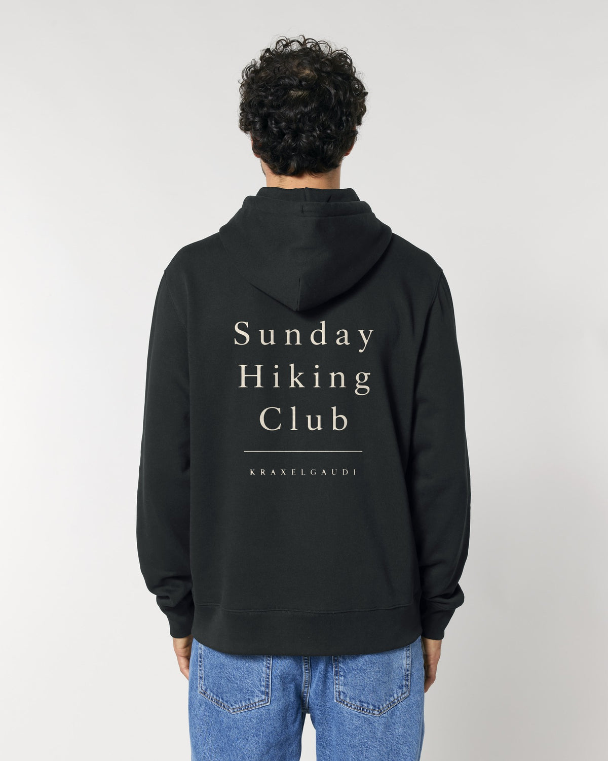 Sunday Hiking Club Hoodie mit Rückendruck, von hinten getragen