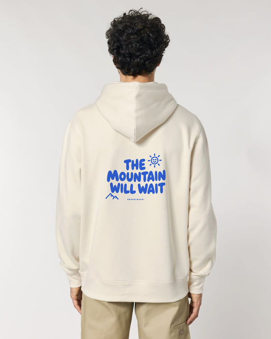 The Mountain Will Wait Hoodie mit Rückendruck, von hinten getragen