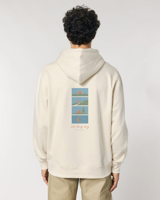 One Long Day Hoodie mit Rückendruck, von hinten getragen