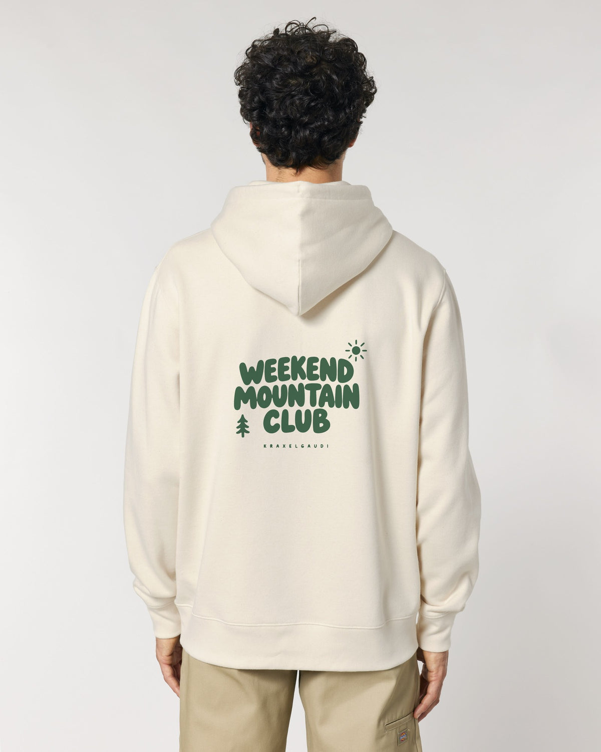 Weekend Mountain Club Hoodie mit Rückendruck, von hinten getragen