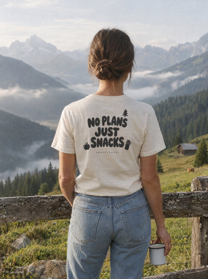 No Plans Just Snacks T-Shirt mit Rückendruck, unterwegs in den Bergen