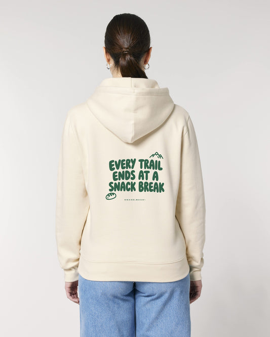 Every Trail Ends at a Snack Break Hoodie mit Rückendruck, von hinten getragen