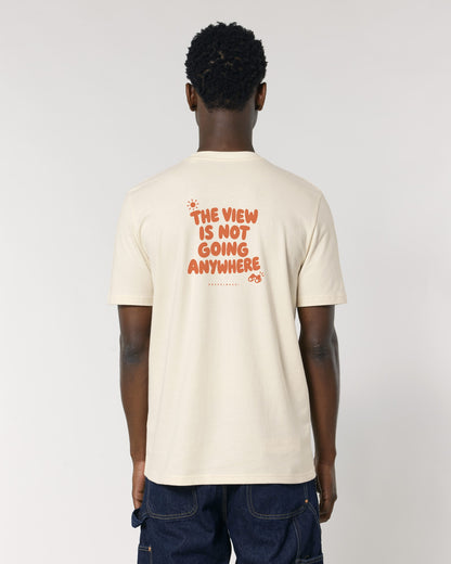The View Is Not Going Anywhere T-Shirt mit Rückendruck, von hinten getragen
