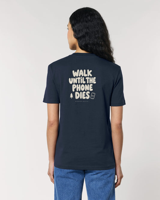 Walk Until the Phone Dies T-Shirt mit Rückendruck, von hinten getragen