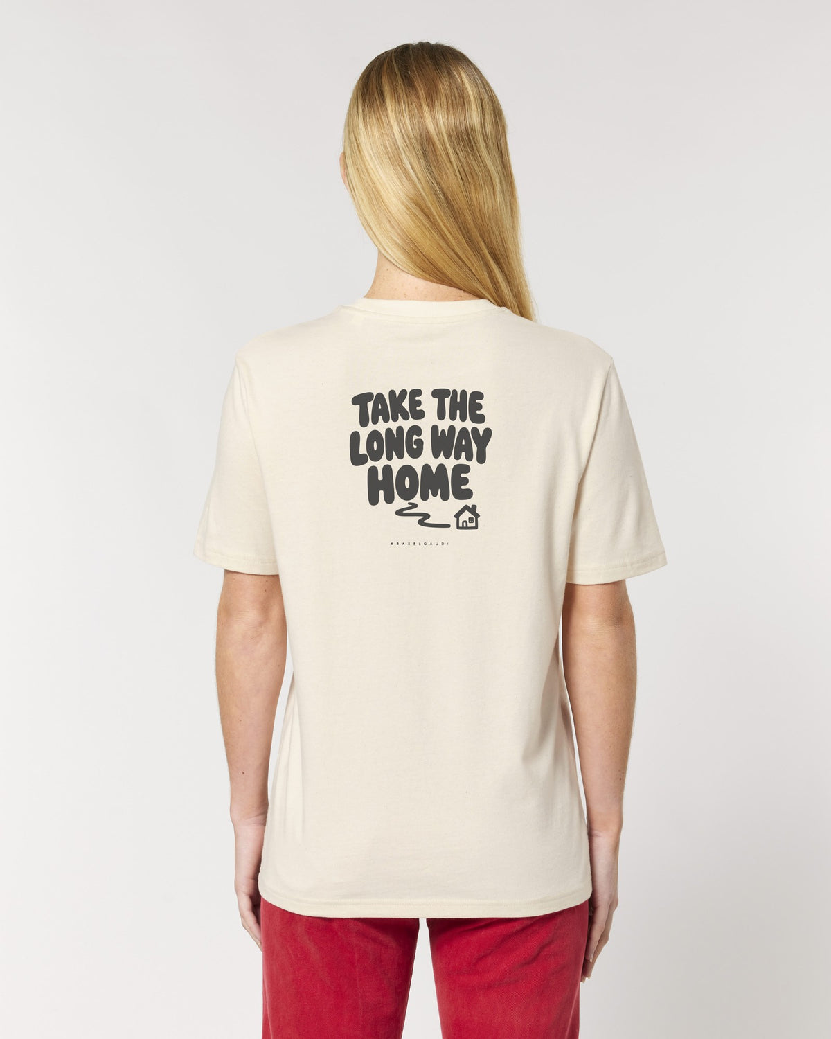 Take the Long Way Home T-Shirt mit Rückendruck, von hinten getragen