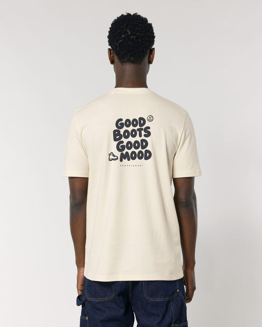 Good Boots Good Mood T-Shirt mit Rückendruck, von hinten getragen
