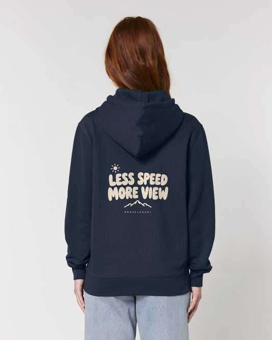 Less Speed More View Hoodie mit Rückendruck, von hinten getragen