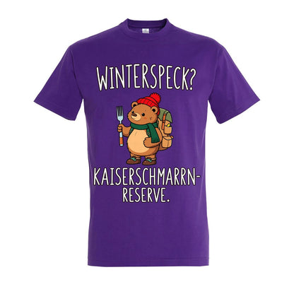 Kaiserschmarrn-Reserve T-Shirt Unisex in Dark Purple – Vorderansicht mit mittlerer Brustplatzierung des Kaiserbär-Motivs