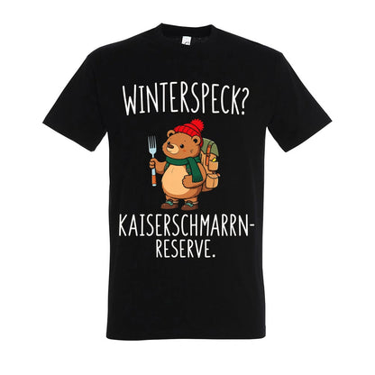 Kaiserschmarrn-Reserve T-Shirt Unisex in Deep Black – Vorderansicht mit mittlerer Brustplatzierung des Kaiserbär-Motivs