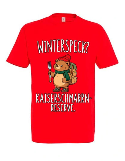 Kaiserschmarrn-Reserve T-Shirt Unisex in Red – Vorderansicht mit mittlerer Brustplatzierung des Kaiserbär-Motivs