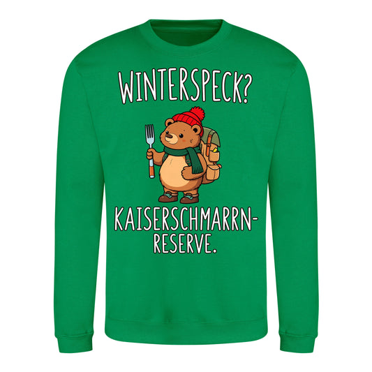 Kaiserschmarrn-Reserve Sweater in Kelly Green – Vorderansicht mit Kaiserbär-Weihnachtsmotiv