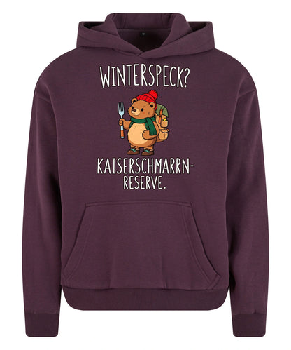 Kaiserschmarrn-Reserve Hoodie in Plum Purple – Vorderansicht mit Kaiserbär-Weihnachtsmotiv