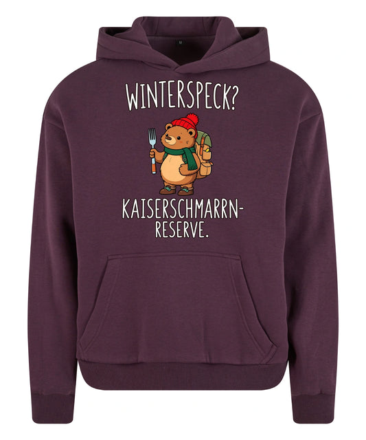 Kaiserschmarrn-Reserve Hoodie in Plum Purple – Vorderansicht mit Kaiserbär-Weihnachtsmotiv