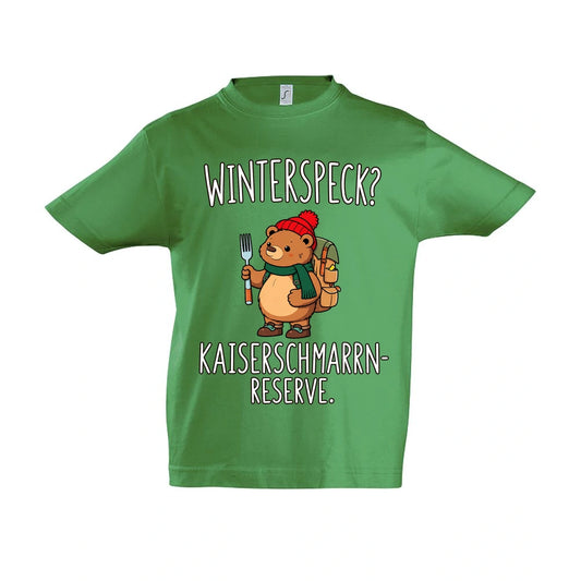 Kaiserschmarrn-Reserve Kinder T-Shirt in Kelly Green – Vorderansicht, Motiv mittig zwischen den Ärmelansätzen