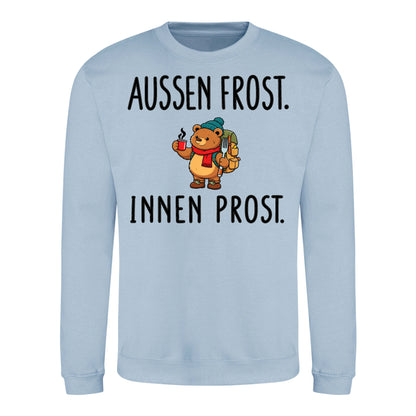 Außen Frost. Innen Prost. Sweater in Sky Blue – Vorderansicht mit Kaiserbär-Weihnachtsmotiv