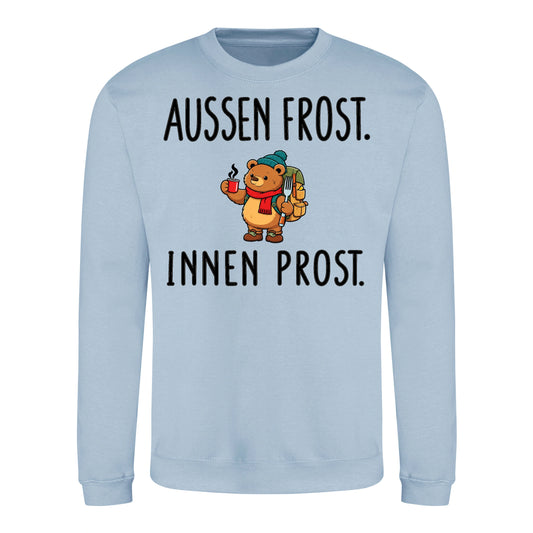 Außen Frost. Innen Prost. Sweater in Sky Blue – Vorderansicht mit Kaiserbär-Weihnachtsmotiv