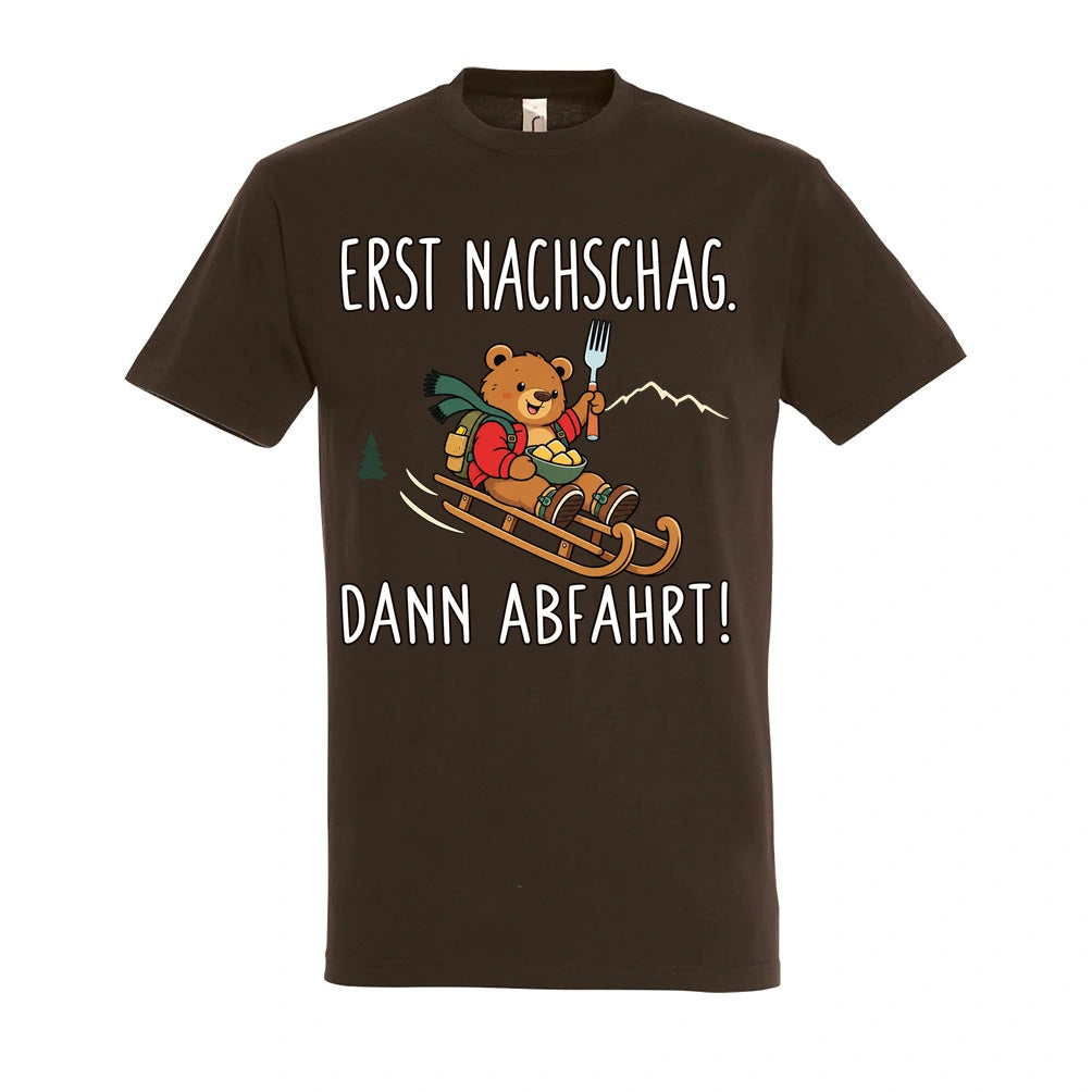 Erst Nachschlag T-Shirt Unisex in Chocolate – Vorderansicht mit mittlerer Brustplatzierung des Kaiserbär-Motivs