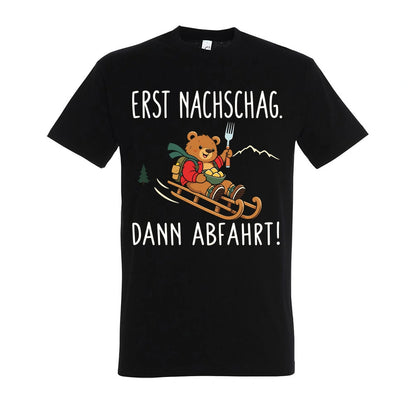 Erst Nachschlag T-Shirt Unisex in Deep Black – Vorderansicht mit mittlerer Brustplatzierung des Kaiserbär-Motivs