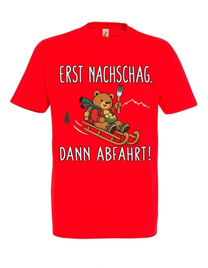Erst Nachschlag T-Shirt Unisex in Red – Vorderansicht mit mittlerer Brustplatzierung des Kaiserbär-Motivs