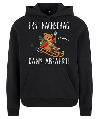 Erst Nachschlag Hoodie in Black – Vorderansicht mit Kaiserbär-Weihnachtsmotiv