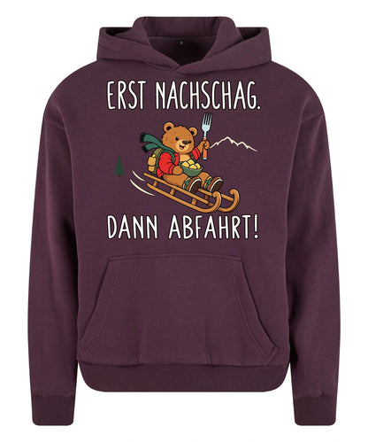 Erst Nachschlag Hoodie in Plum Purple – Vorderansicht mit Kaiserbär-Weihnachtsmotiv