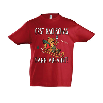 Erst Nachschlag Kinder T-Shirt in Red – Vorderansicht, Motiv mittig zwischen den Ärmelansätzen