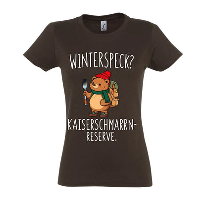 Kaiserschmarrn-Reserve Frauen Shirt in Chocolate – Vorderansicht mit Kaiserbär-Weihnachtsmotiv