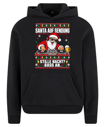 Santa auf Sendung – Christmas Hoodie Unisex in Black – Vorderansicht, großer Frontdruck