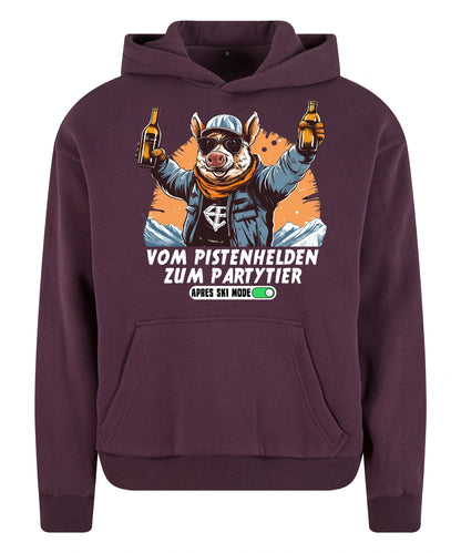 Pistenheld Hoodie in Plum Purple – Vorderansicht mit dem Motiv Pistenheld.