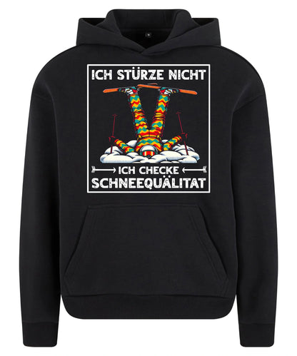 Schneequalität Hoodie in Black – Vorderansicht mit dem Motiv Schneequalität.