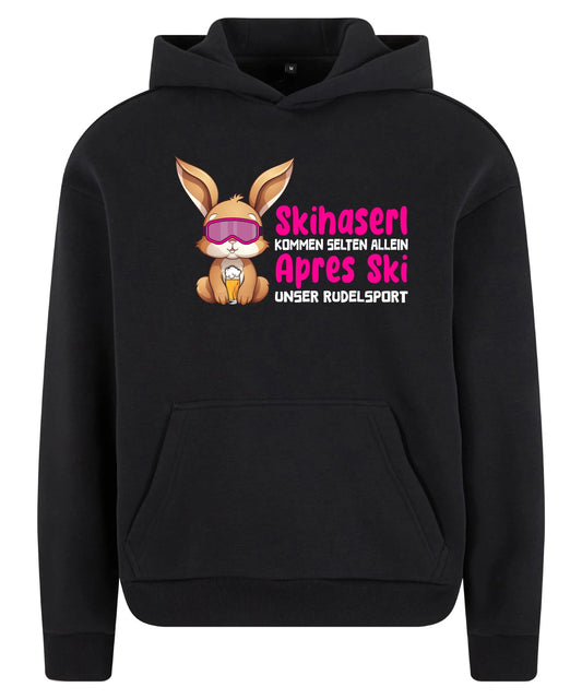 Skihaserl Rudelsport Hoodie in Black – Vorderansicht mit dem Motiv Skihaserl Rudelsport.