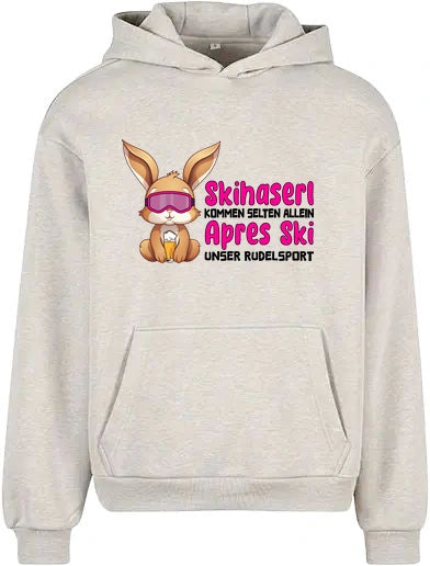 Skihaserl Rudelsport Hoodie in Light Grey – Vorderansicht mit dem Motiv Skihaserl Rudelsport.
