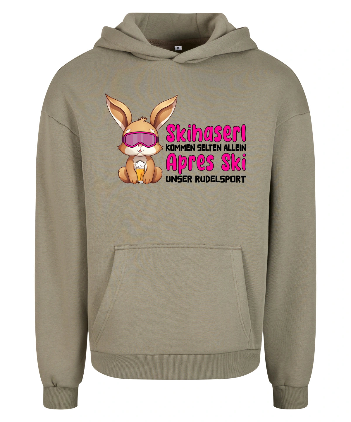 Skihaserl Rudelsport Hoodie in Pale Olive – Vorderansicht mit dem Motiv Skihaserl Rudelsport.