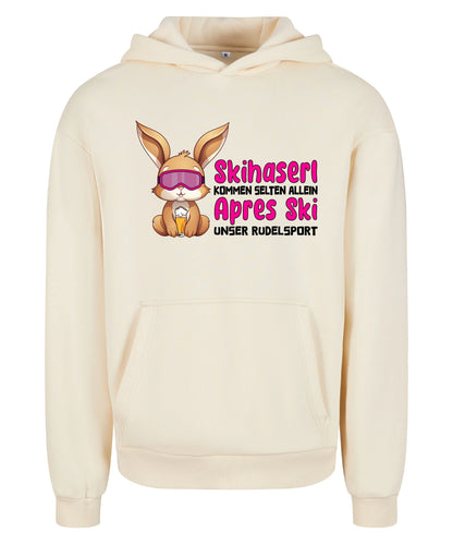 Skihaserl Rudelsport Hoodie in White Sand – Vorderansicht mit dem Motiv Skihaserl Rudelsport.