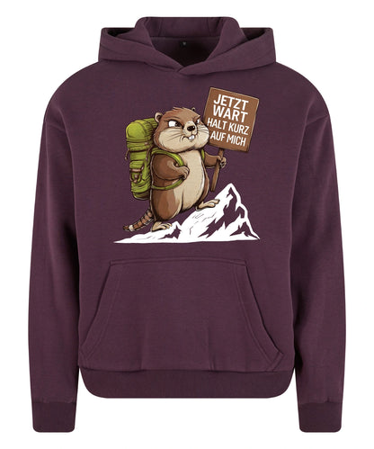 Warte kurz Hoodie in Plum Purple – Vorderansicht mit dem Motiv Warte kurz.