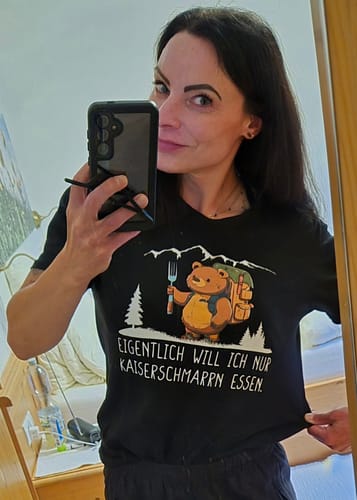 Kundin im Kaiserbär T-Shirt