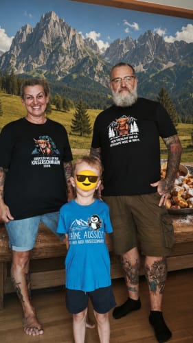 Familie in Kraxelgaudi-Shirts