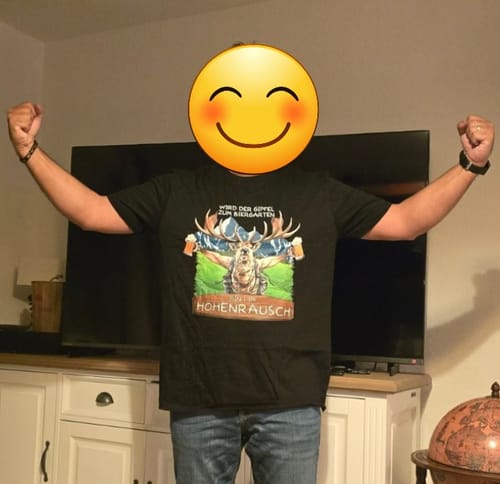 Kunde im Höhenrausch-Shirt